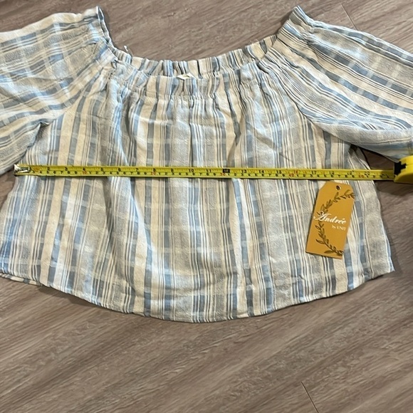 Andree By Unit Women’s Cropped Off Shoulder Top Large Blue Cream Chambray Cotton - Picture 10 of 11